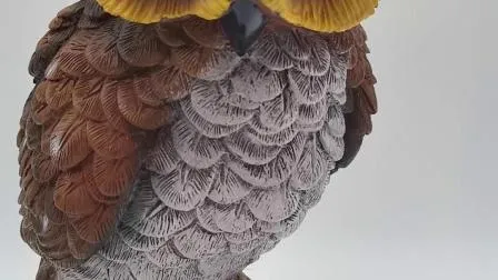 Decorazione esterna da giardino con luce con sensore gufo in poliresina